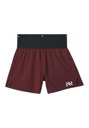 Bordowe spodenki sportowe z szerokim czarnym elastycznym pasem i małym białym logo na lewej nogawce.