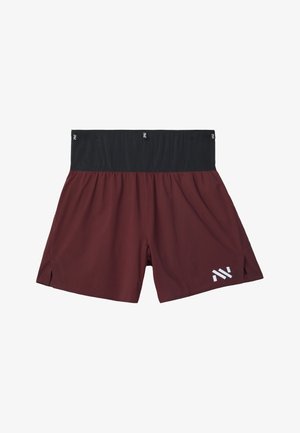 Bordeauxrote sportliche Shorts mit breitem schwarzem elastischem Bund und kleinem weißem Logo am linken Bein.