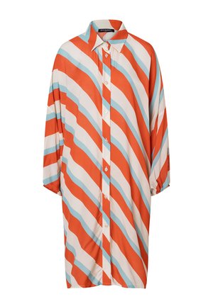 Overmaatse shirt met kraag, voorzien van gedurfde oranje en lichtblauwe diagonale strepen op een crèmekleurige achtergrond. Het heeft knoopsluitingen en opgerolde mouwen.