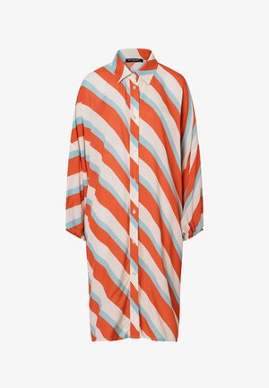 Overmaatse shirt met kraag, voorzien van gedurfde oranje en lichtblauwe diagonale strepen op een crèmekleurige achtergrond. Het heeft knoopsluitingen en opgerolde mouwen.