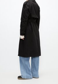 PULL&BEAR Trenchcoat - black