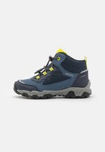 Geox Jongens J Magnetar Boy B ABX Sneakers, Bruin Dk Geel A, 24 EU