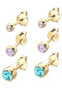 Set di tre paia di orecchini a bottone in tono oro, caratterizzati da pietre acriliche rotonde in finiture trasparenti, lavanda e turchese con accenti dorati.
