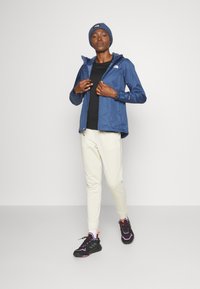 The North Face QUEST JACKET - Regenjacke / wasserabweisende Jacke - shady blue-tnf white