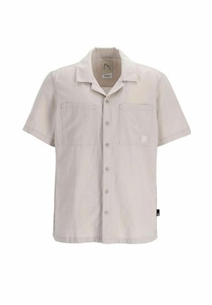 Kratka majica s kratkimi rokavi svetlo bež barve, izdelana iz mehke tkanine. Ima razširjen ovratnik, dve sprednji žepi in subtilno oznako logoja na strani.