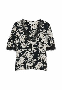 Blusa nera floreale con motivi di fiori bianchi, caratterizzata da un scollo a V con pizzo, maniche corte e un dettaglio a fiocco nella parte anteriore.