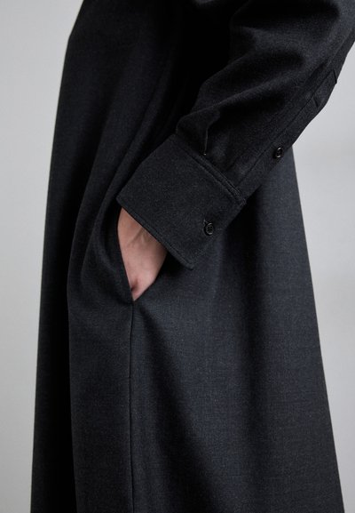 Theory MAXI - Srajčna obleka - charcoal melange