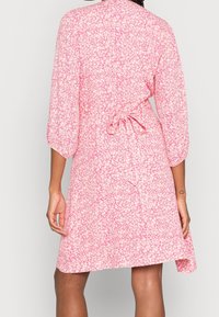 Modström Cocktailklänning - pink