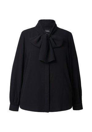 Zwarte blouse met een hoge kraag en een grote strikdetail bij de nek. Lange mouwen met gathered manchetten, gemaakt van een soepele stof.