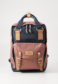 Επιλέχθηκε, lake/chestnut