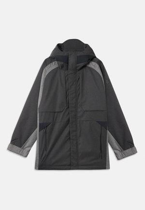 Veste étanche gris foncé avec une capuche, comportant des accents gris clair et deux poches avant. Fabriquée en tissu durable et texturé.