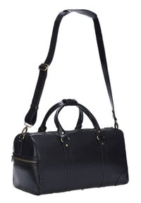 Czarna skórzana torba podróżna z dwoma uchwytami u góry i odpinanym paskiem na ramię. Posiada kieszeń boczną zapinaną na zamek oraz złote akcenty metalowe.