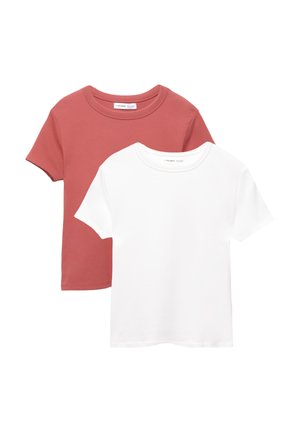 Deux T-shirts à manches courtes ; l'un en terre cuite avec un col rond, et l'autre en blanc. Les deux sont en coton doux.