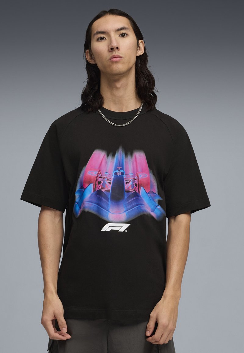 Puma F1® RELAXED T-SHIRT - Triko s potiskem - black