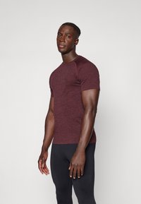 Pier One Sport SEAMLESS SPACE DYE 2 PACK - Paprasti marškinėliai - dark blue/bordeaux