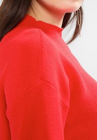 Pieces Sweter