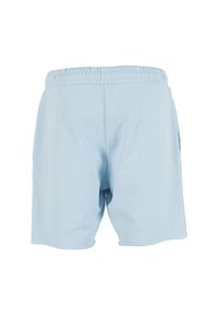 Shorts bleu clair en tissu doux, avec une taille élastique et des poches latérales, au design simple sans motifs supplémentaires.