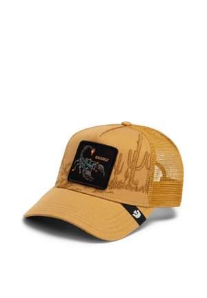 Casquette trucker en mesh beige avec patch scorpion brodé étiqueté "Deadly" et motifs cactus sur la face avant et la visière.