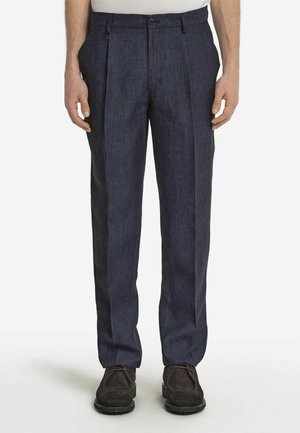 Pantalons de costume bleu marine en tissu texturé, présentant une coupe régulière, une fermeture à un seul bouton et des plis doubles.