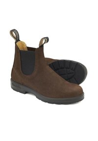 Stivali alla caviglia in suede marrone con pannelli laterali elastici, linguette di estrazione e suole in gomma con battistrada testurizzato per una migliore aderenza.