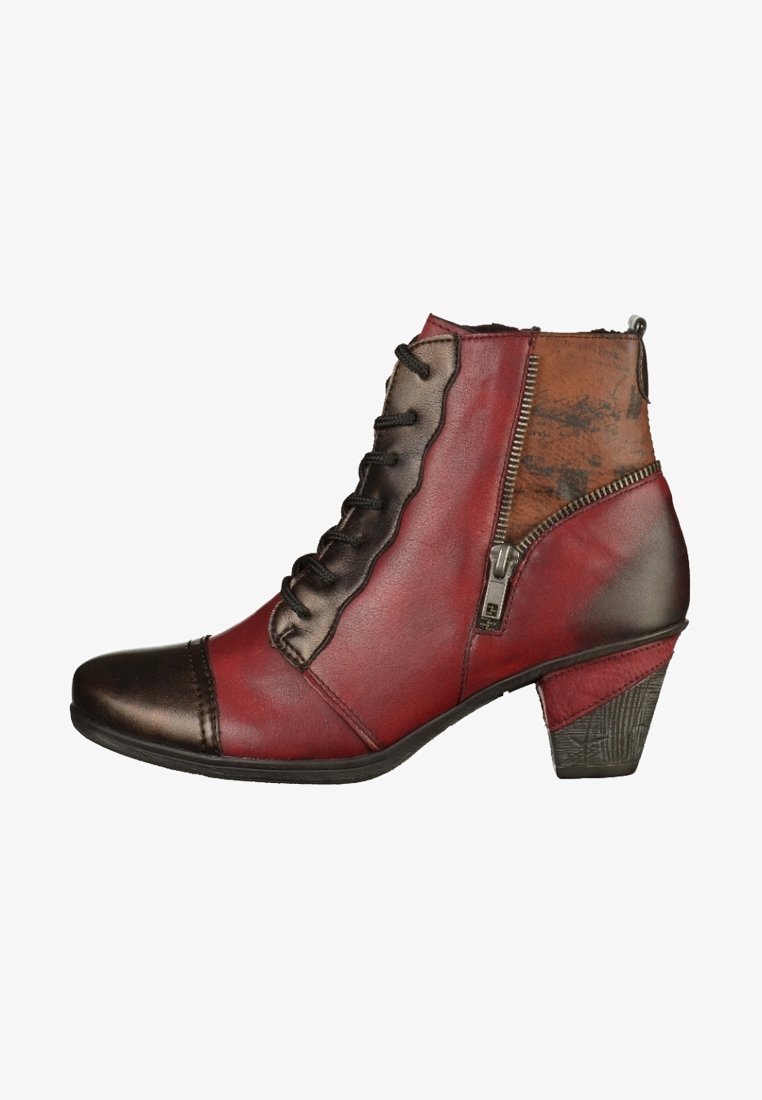 Bottine en cuir rouge et marron avec lacets à l'avant, fermeture éclair latérale et talon bloc avec motif texturé.