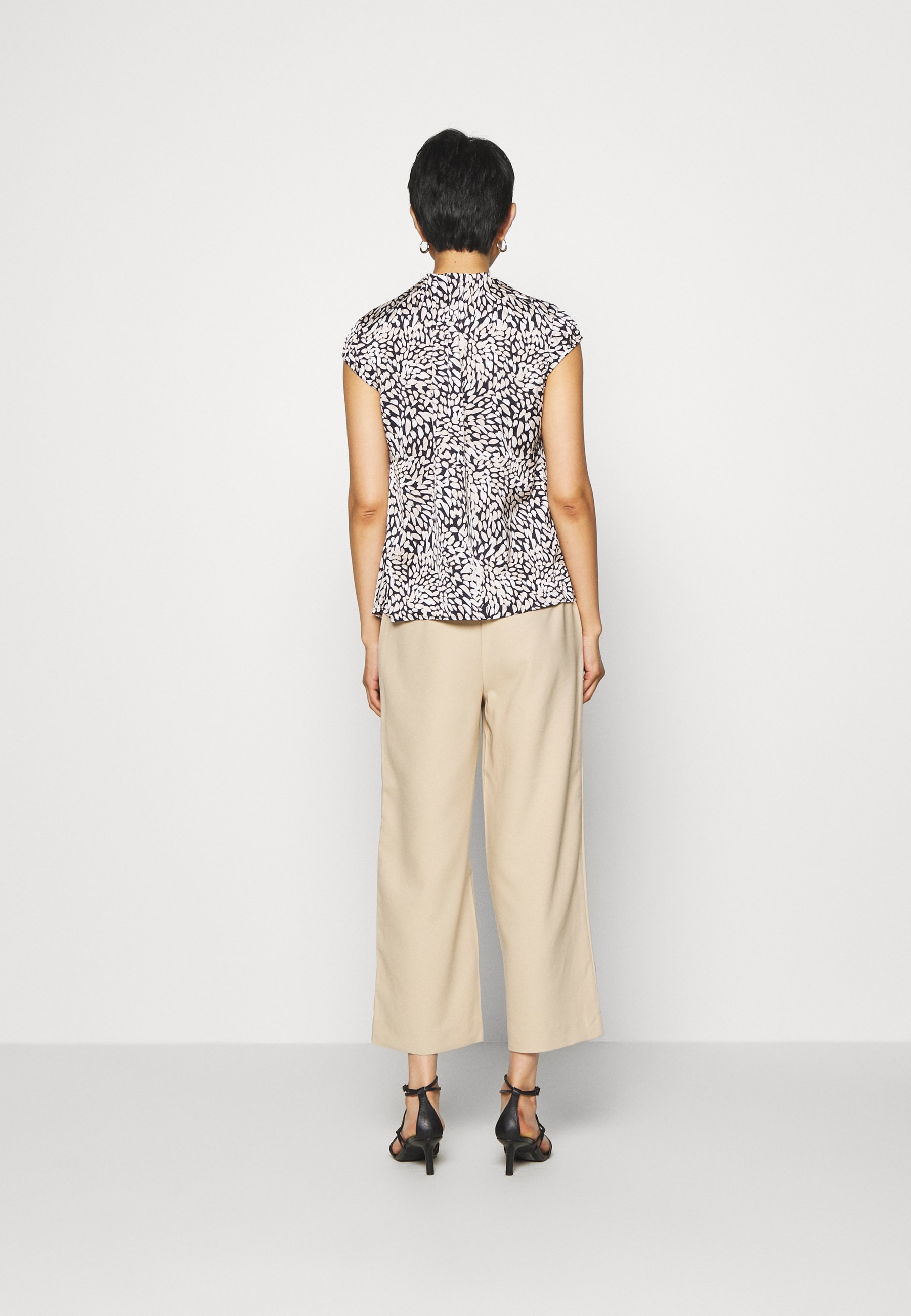 comma BLUSE KURZARM Bluser beige dots Zalando.no comma BLUSE KURZARM - Bluser - beige dots