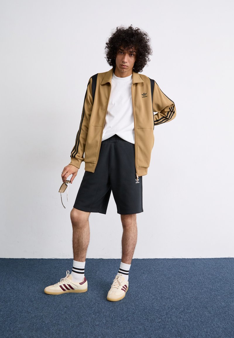 adidas Originals SAMBA UNISEX - Trainers - white/shadow red/gum/off-white -  Zalando.ie