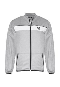 Lys grå zip-up jakke med hvit bryststripe, svart glidelås og mansjetter, samt liten svart logo på øvre venstre bryst.
