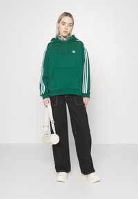 adidas Originals CLASSICS OVERSIZED HOODIE - Sweatshirt - dark green