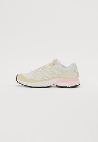 XT PATHWAY 2 UNISEX - Trainers - white/almond milk/fairy tale