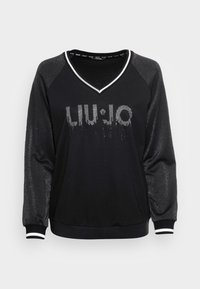 Czarna bluza z suwakiem w kształcie litery V, błyszczące czarne rękawy oraz połyskujące logo z kryształków na przodzie.