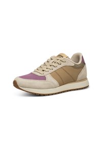 Beige mockalädersneakers med lila och bruna accenter, strukturerade paneler, runda snören och gummisula. Lågprofil design med sömnadsdetaljer.