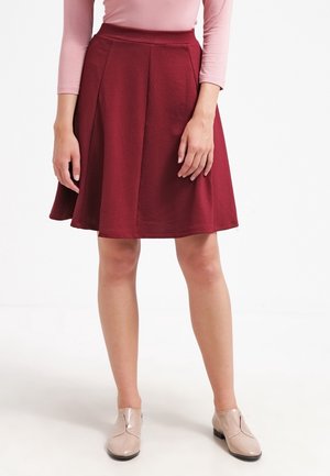 Falda acampanada - bordeaux