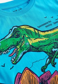 Next SHORT SLEEVE GRAPHIC STANDARD - Apdrukāts T-krekls - blue dinos