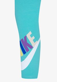 Nike Sportswear CLUB HIGH RISE - Pajkice – hlače - green frost