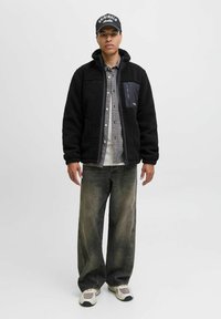 Jack & Jones JJESOHO TEDDY  NOOS - Fliisjakk - black