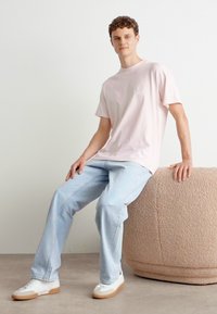Mads Nørgaard FRODE LOGO TEE - Jednoduché tričko - blushing bride