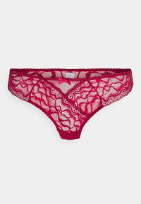 Fio dental rendado em vermelho escuro com um padrão ondulado, apresentando um pequeno laço central e bordas em forma de concha. Textura suave e material transparente.