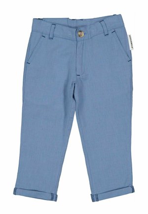 Lyseblå bukser til småbørn med knaplukning, bæltestropper, forlommer, opsmøgede kanter og et lille brandmærke på højre side.