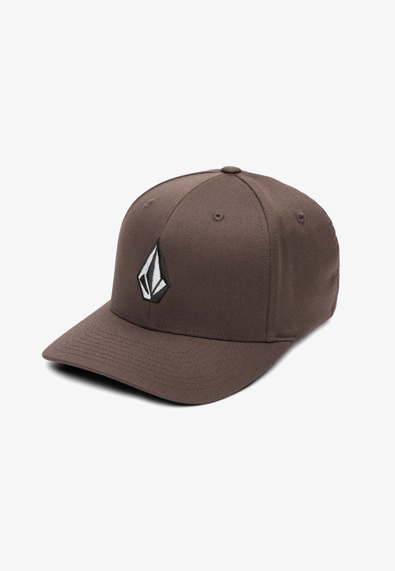 Casquette de baseball marron avec une visière courbée et un logo géométrique noir et blanc brodé sur le panneau avant.
