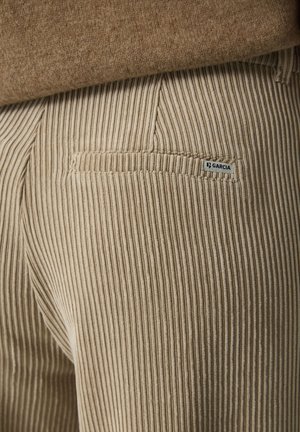 Garcia, ADULTS - FEMALE PANTS - Broek - winter camel
