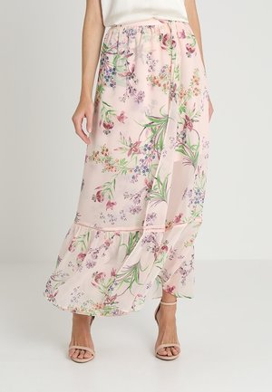 Rosa Maxikleid mit gestuftem Volant-Saum, ausgestattet mit grünen und lila Blumenmustern auf leichtem, fließendem Stoff. Mit elastischem Bund.