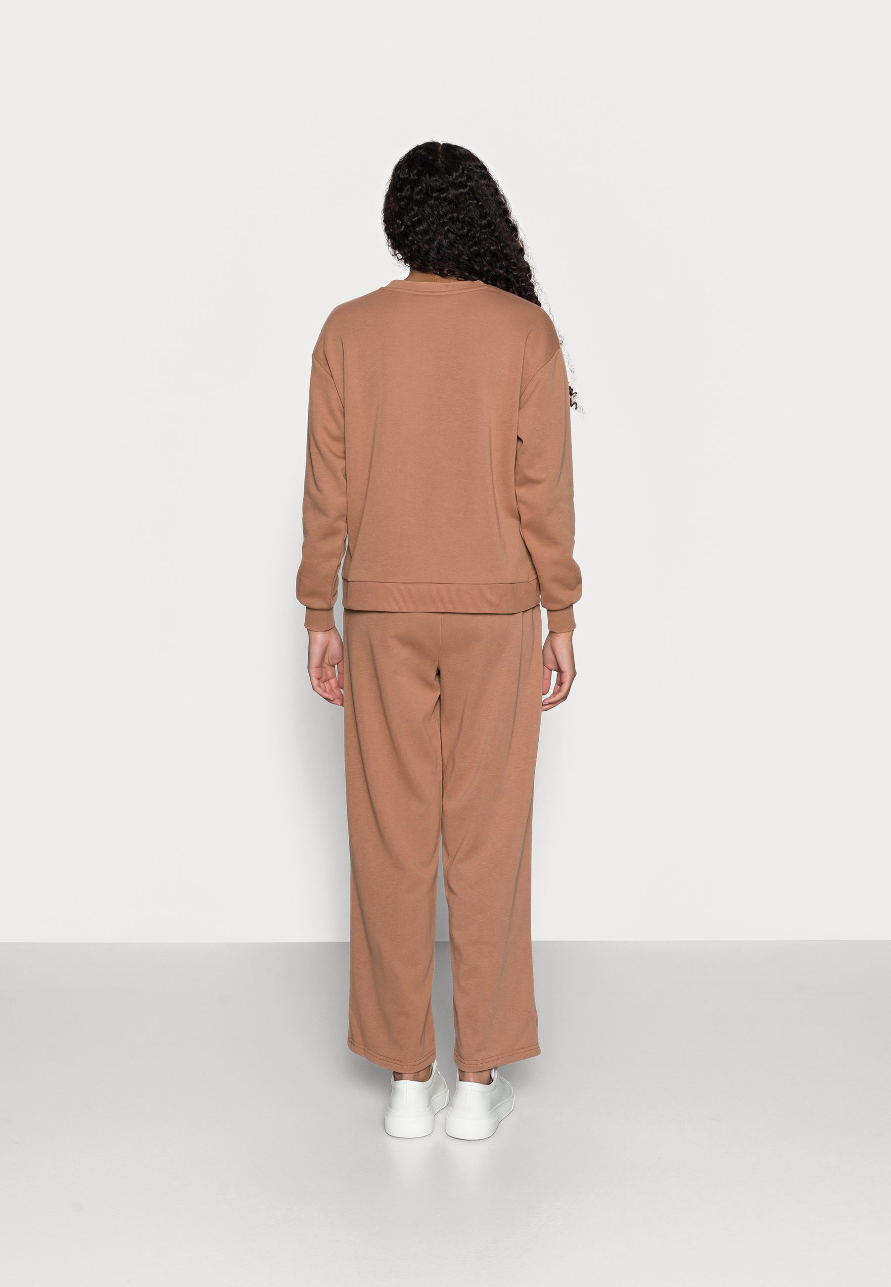 Women VMNATALIA WIDE SET - Zip-up sweatshirt Women VMNATALIA WIDE SET - Zip-up sweatshirt