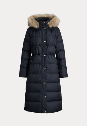 Ναυτικό μπλε φούτερ παλτό με κουκούλα επενδεδυμένη με ψεύτικη γούνα, χρυσές κουμπωτές λεπτομέρειες, ζώνη στη μέση και ριμπ μανσέτες. Μέση μήκος σχεδίασης με οριζόντια κλιμάκωση.