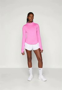 Nike Performance SWIFT - Top dugih rukava - playful pink/reflective silver-coloured