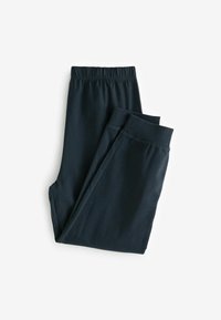Pantaloni elasticizzati di un blu navy scuro con una fascia in vita elastica, texture liscia e linee pulite, posati in piano con un paio piegato sopra.