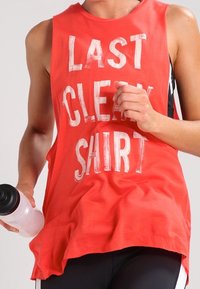 Reebok Top - red