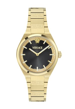 Złocisty zegarek na rękę Versace z czarną tarczą, złotymi znacznikami godzin, emblematem Meduzy o godzinie 12 oraz wzorzystymi ogniwami bransolety.