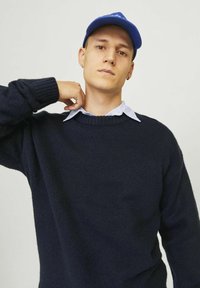 Jack & Jones JOROLLIE CREW NECK - Jersey de punto - sky captain