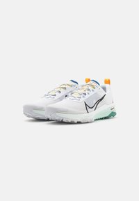 Nike Performance REACT TERRA KIGER 9 - Laufschuh Trail - white/black/court blue/cedar/alabaster